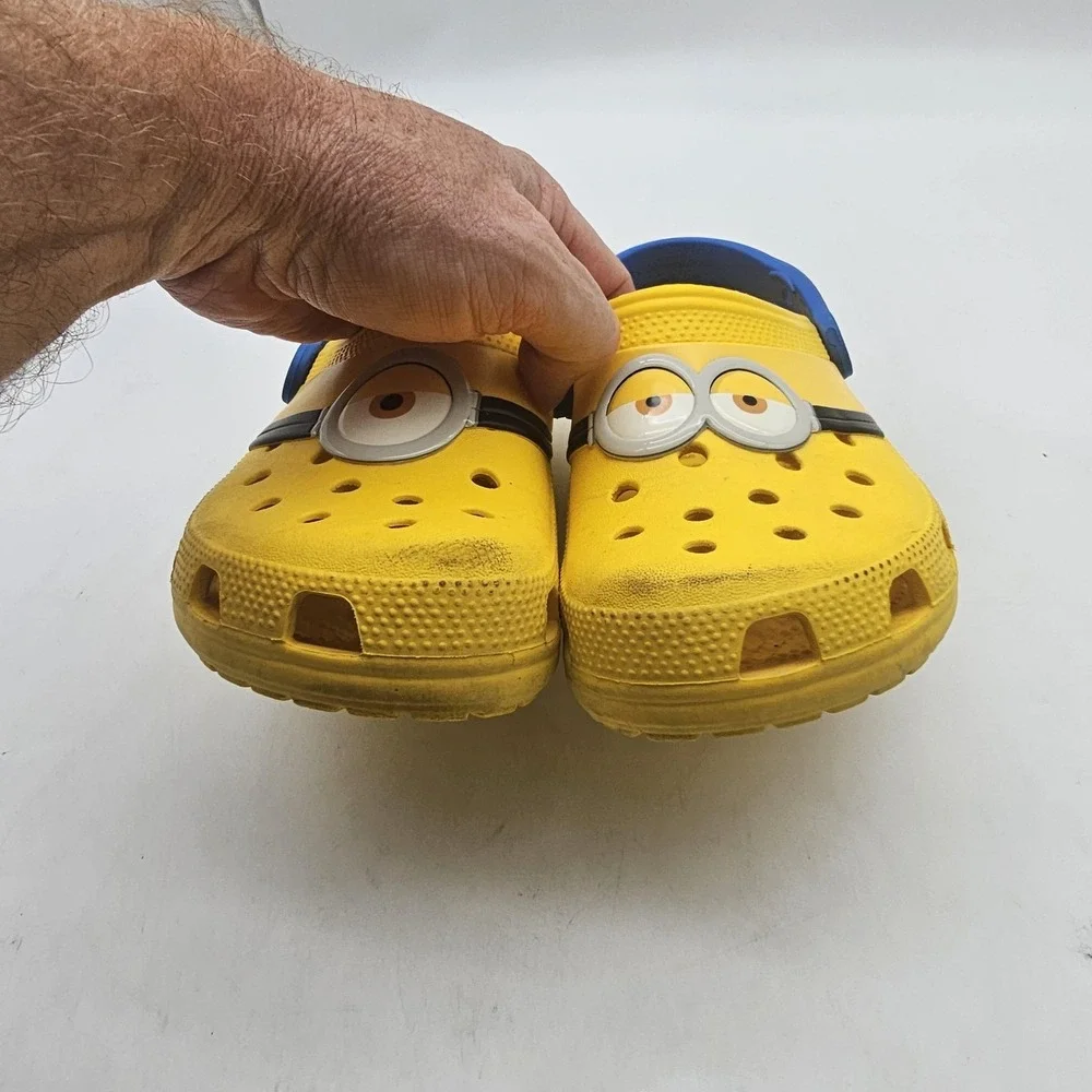 Crocs Shoes KIDS Size 3 Yellow Minions Classic Clog Sandals Slip On Rubber